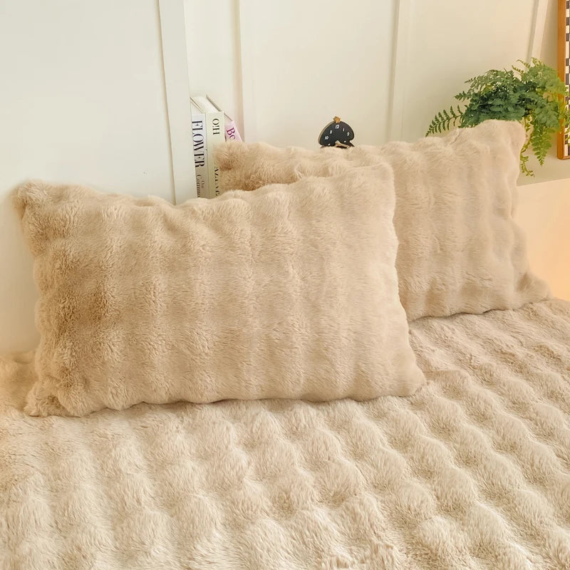 taies d'oreiller polaire synthétique douce gris clair blanc crème hiver lit maison moderne confortable