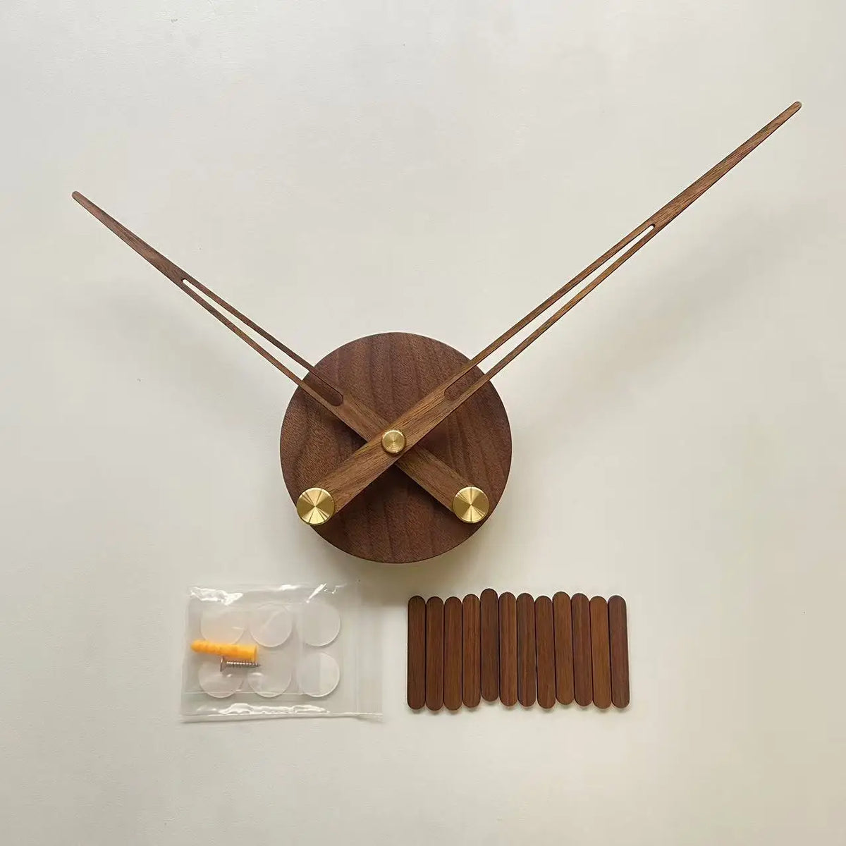 horloge murale bois minimaliste aiguilles quartz décoration salon grande taille