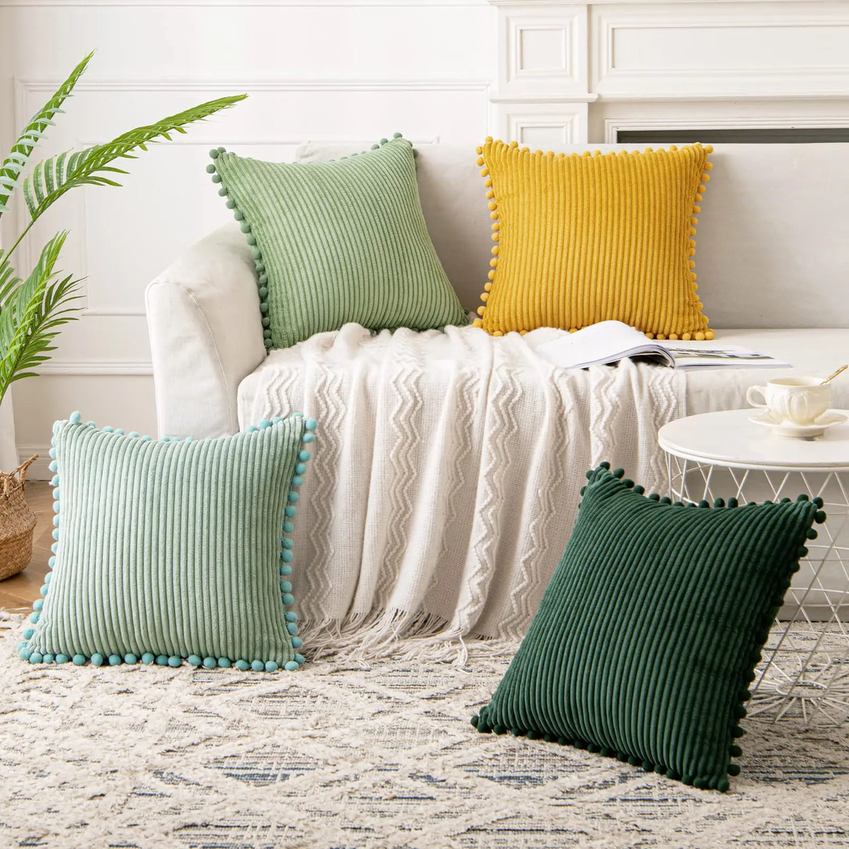 coussins décoratifs modernes rayés pompons housses velours côtelé polyester 45x45cm vert jaune beige opaques