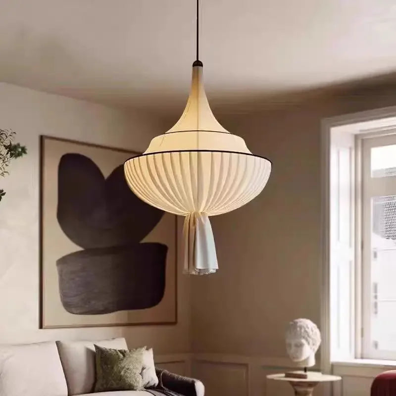 suspension lumineuse plissée conique blanc crème noir contemporaine élégante salon chambre coucher
