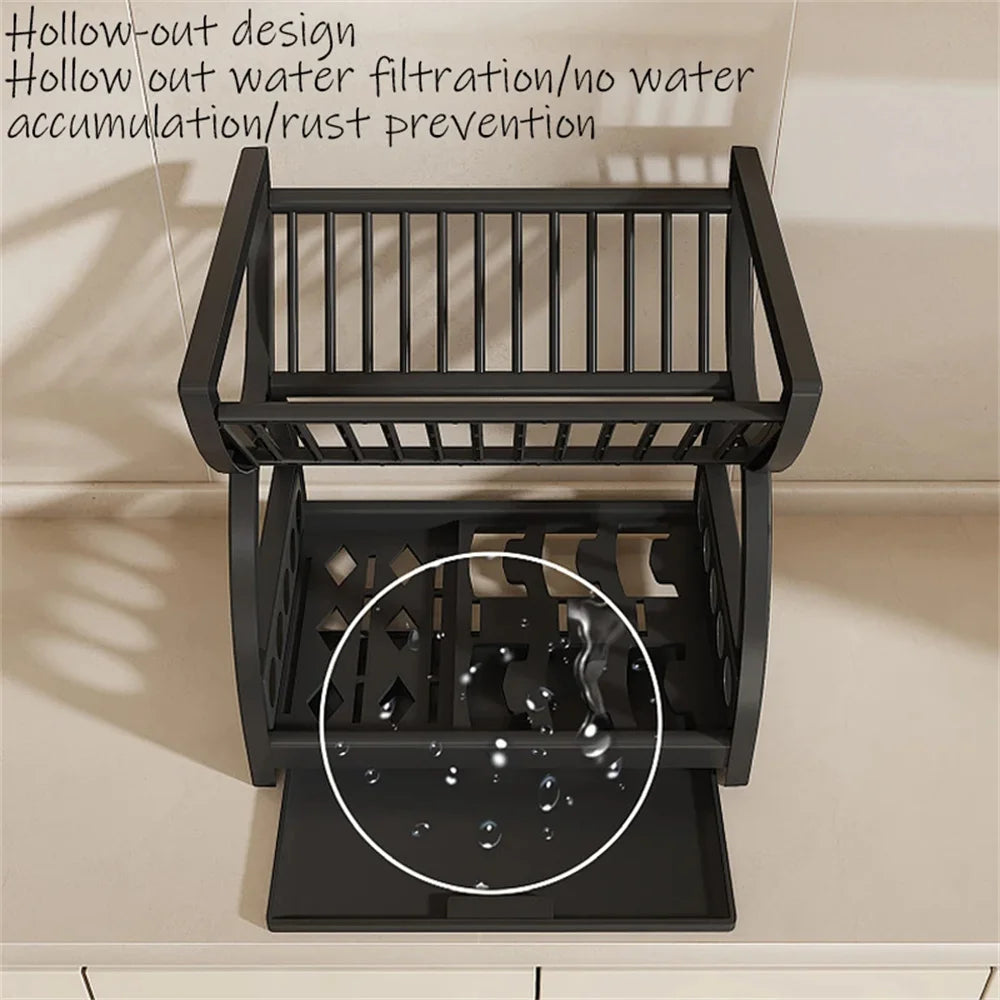 rangements vaisselle noir moderne évier cuisine assiettes bols cuillères porte verres porte tasses