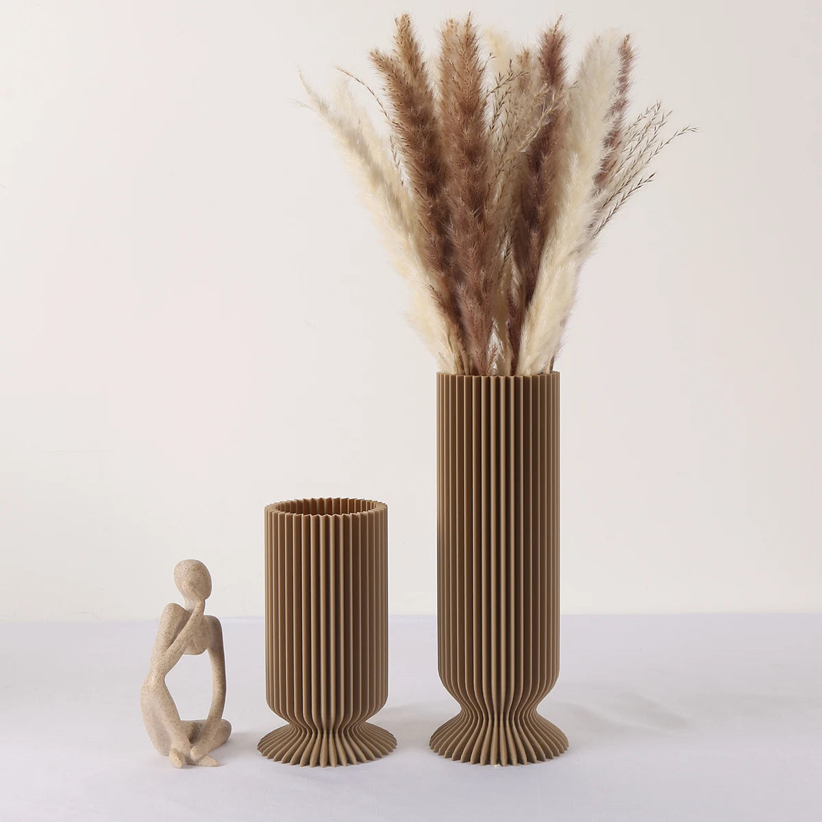 vases noirs marron rayures modernes statuettes bois intérieur salon chambre minimalistes