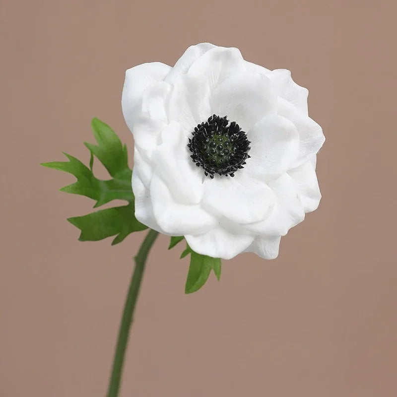 décoration intérieure bouquet fleurs artificielles anémones rose blanches violets minimaliste mariage anniversaire