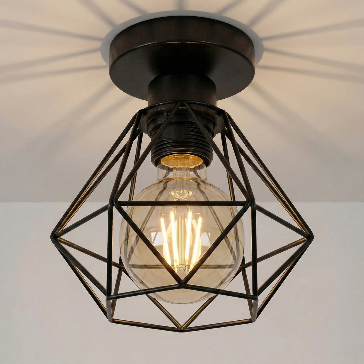 lampe industrielle fer forgé grille géométrique noire éclairage intérieur salon restaurant