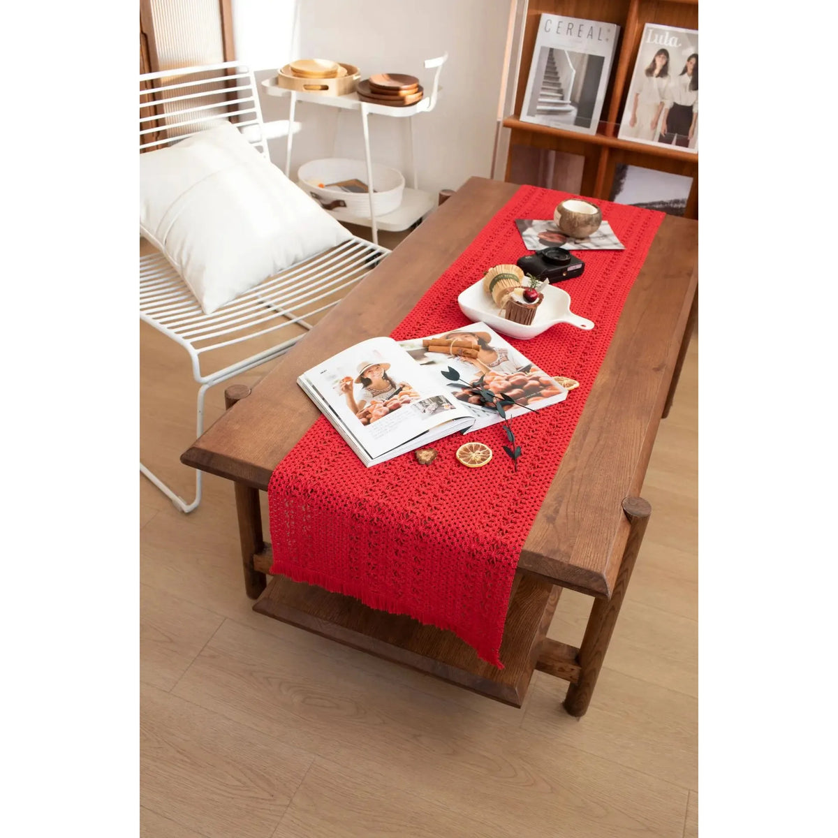 chemin table rouge crocheté motifs floraux décoration maison salle manger traditionnelle large
