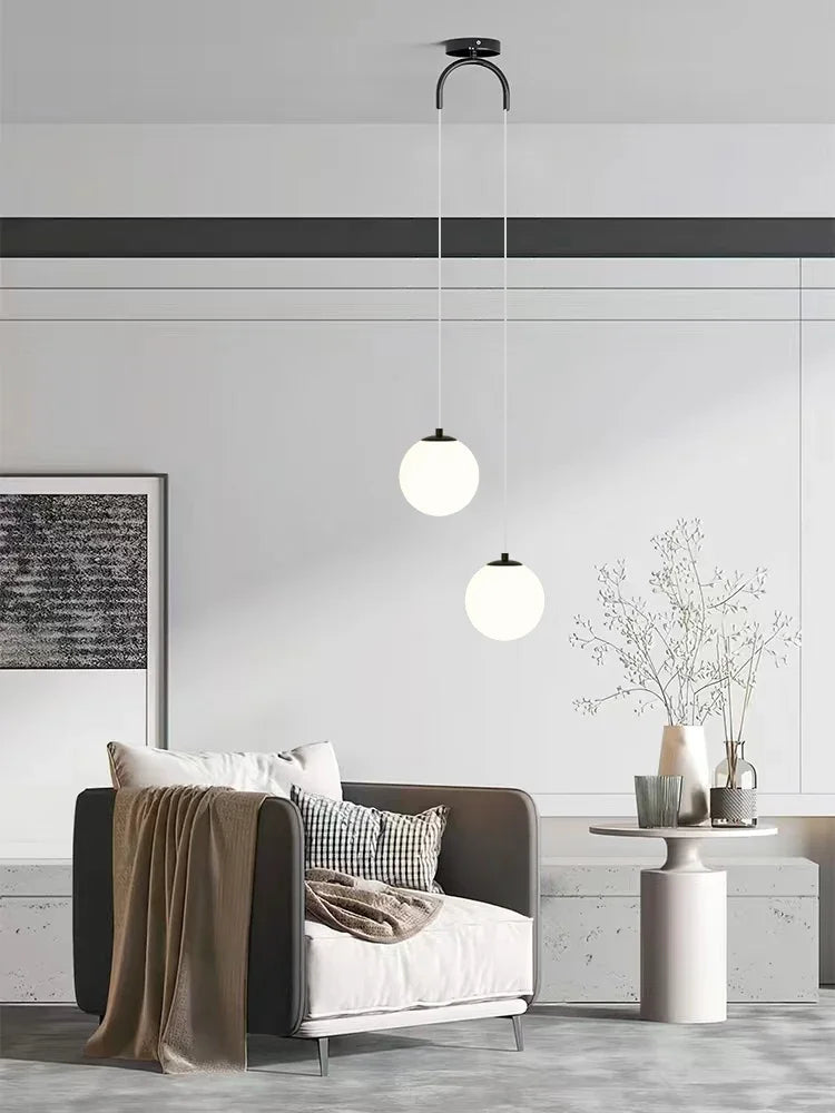 suspension lumineuse moderne sphérique verre opale noir blanc doré minimaliste