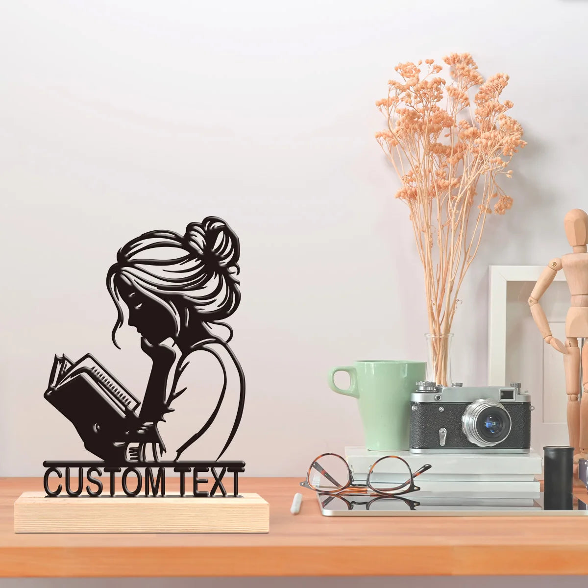 plaque métal noir silhouette femme minimaliste base bois personnalisable texte fete noel mariage anniversaire