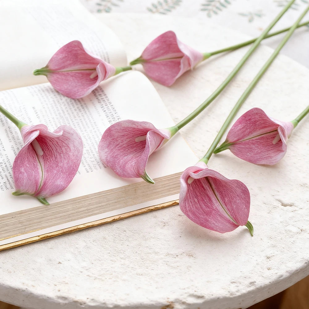 bouquets fleurs artificielles callas violettes blanches decoration mariage anniversaire intérieur