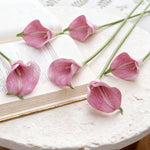 bouquets fleurs artificielles callas violettes blanches decoration mariage anniversaire intérieur