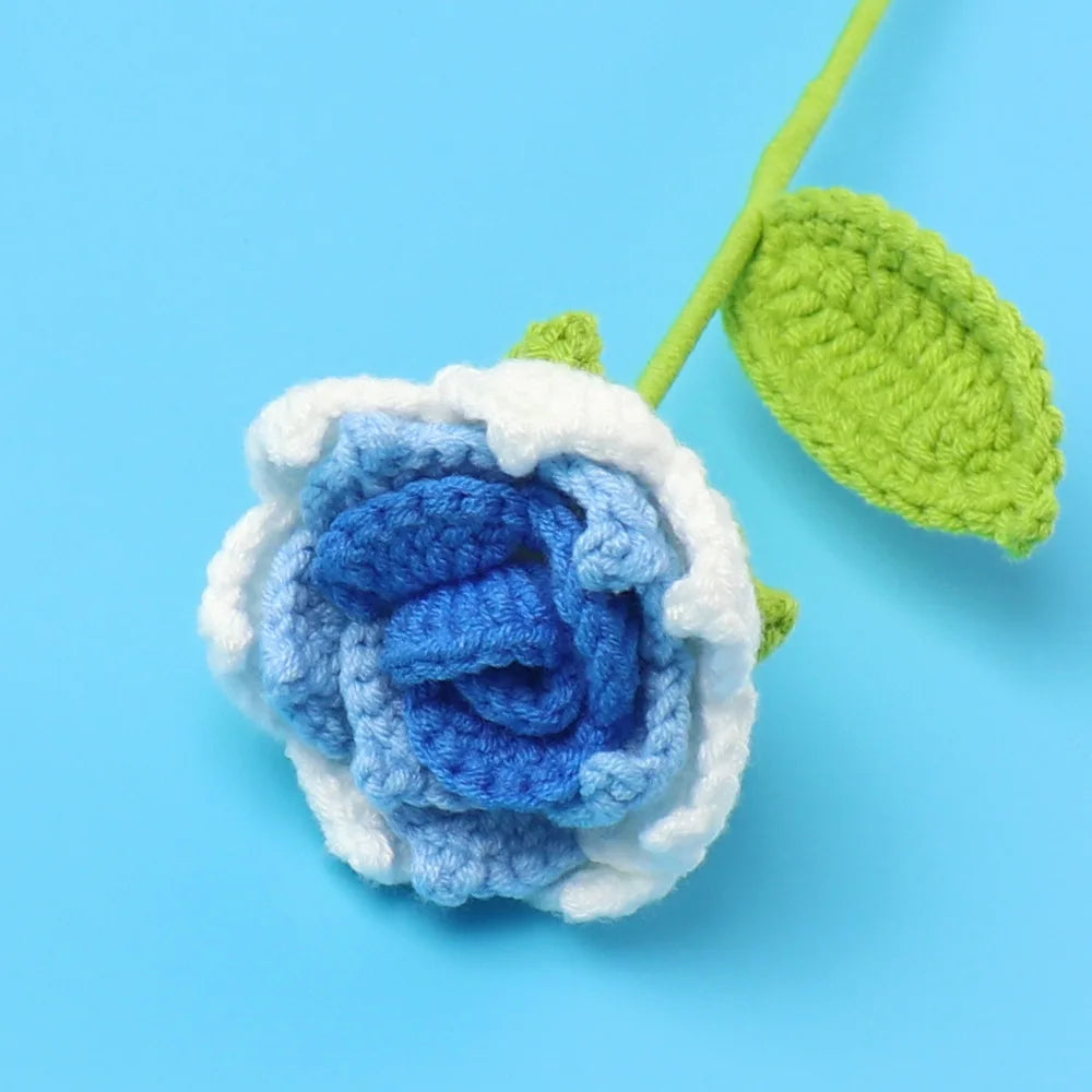 fleurs artificielles tricotées violet rose blanc jaune vert finement crochetées décoration intérieure artisanal