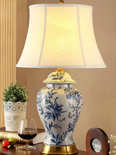 Lampe de table en céramique bleu et blanc style chinois vue de face