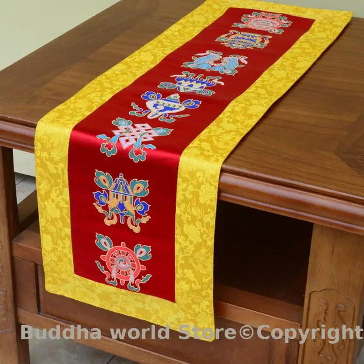 nappe tibétaine brodée symboles religieux couleur rouge jaune doré traditionnelle