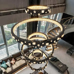chandelier suspendu moderne plusieurs niveaux anneaux cristal transparents noir doré