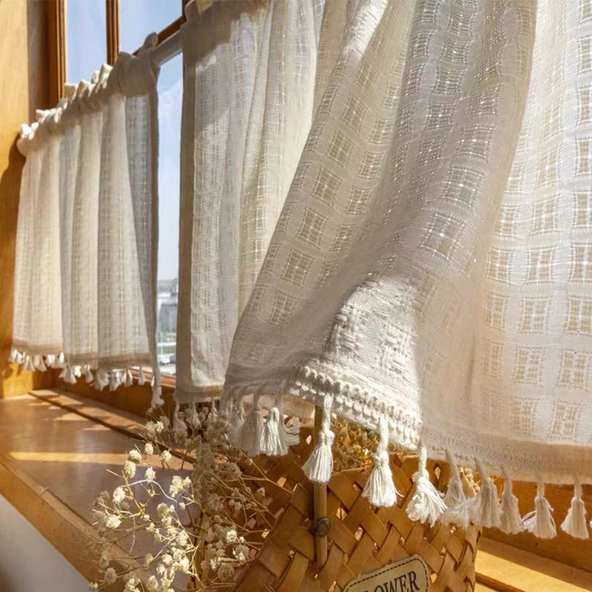 rideau blanc cassé bohème franges pompons tissage texturé motif carré translucide décoration intérieure