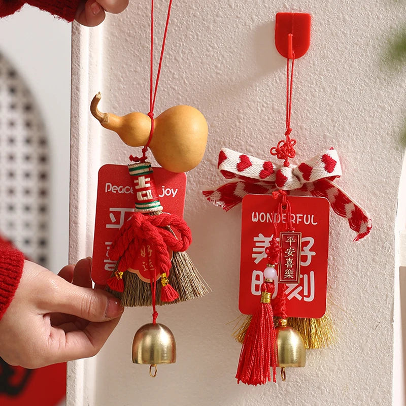 décoration murale traditionnelle rouge doré artisanale pompons chinois festive printemps cloches