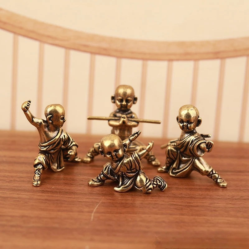 statuettes miniatures moines dorées poses artisanales décorations maison