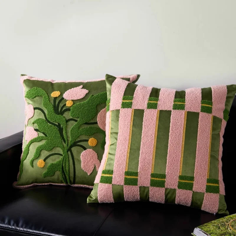 coussins bohèmes brodés vert rose jaune motifs florals rayures artisanal lit canapé