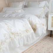 ensemble literie blanc broderie florale volants romantique shabby chic taies d'oreiller couverture coton egyptien