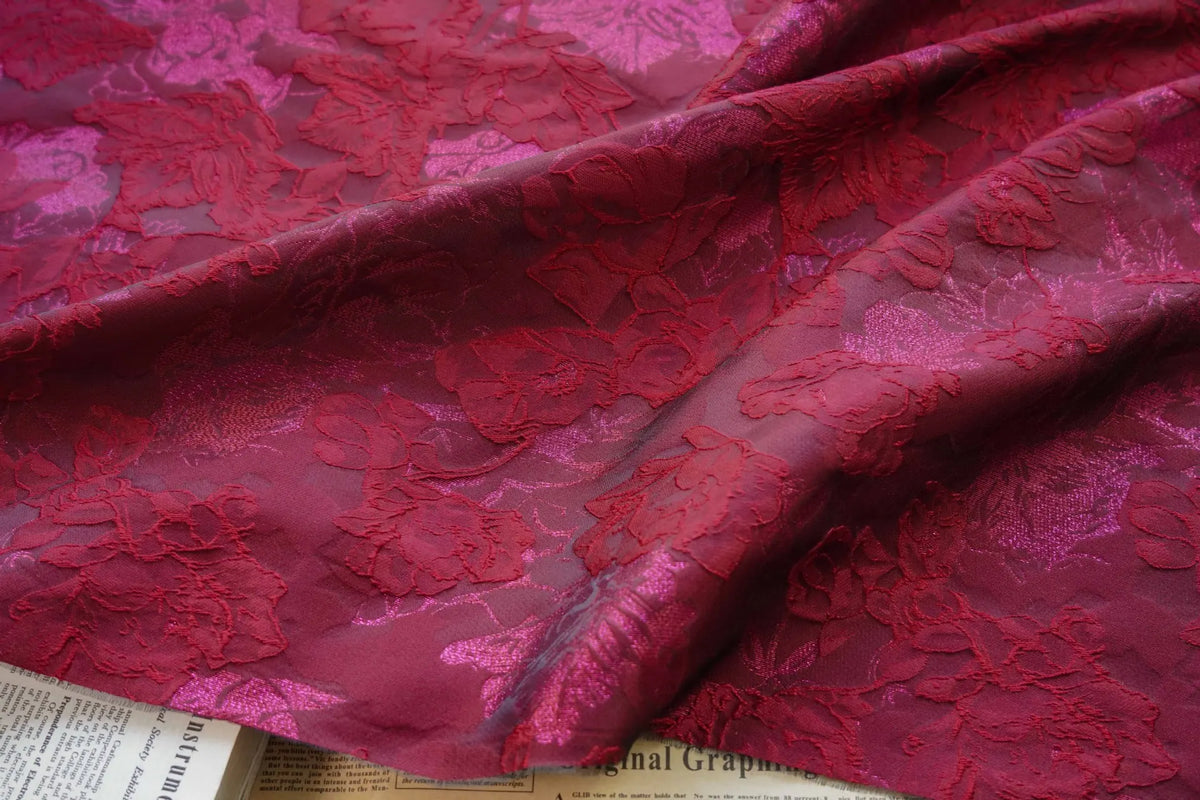 tissu polyester jacquard motifs floraux brocart rouge bleu rose élégants semi transparents coudre
