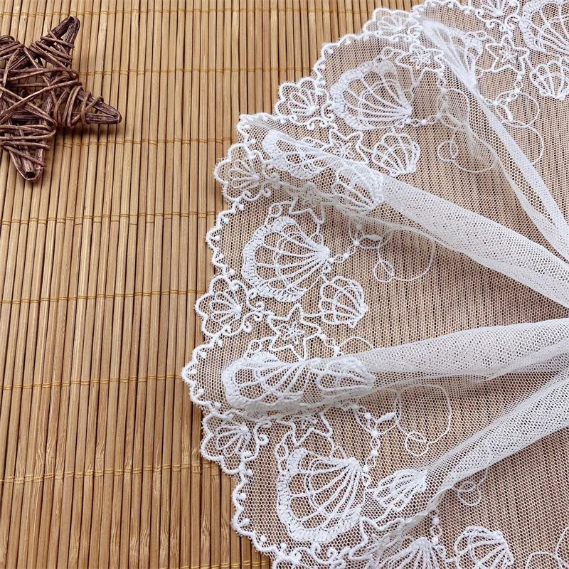 dentelle blanche motifs floraux texture ajourée classique largeur 13.9cm polyester unique élégance créationcoration motifs