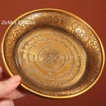 assiettes decoratives ornementales emailees motifs floraux geometriques opalescentes artisanat traditionnel bouddhiste
