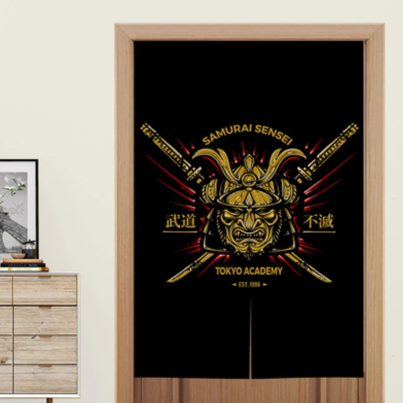 Rideau de porte japonais avec motif casque de samouraï dans une cuisine