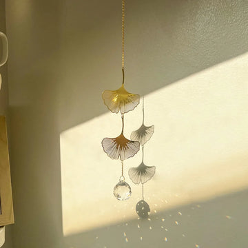 mobile décoratif doré transparent fleurs feuilles cristal chaîne dorée artisanal élégant fenêtre