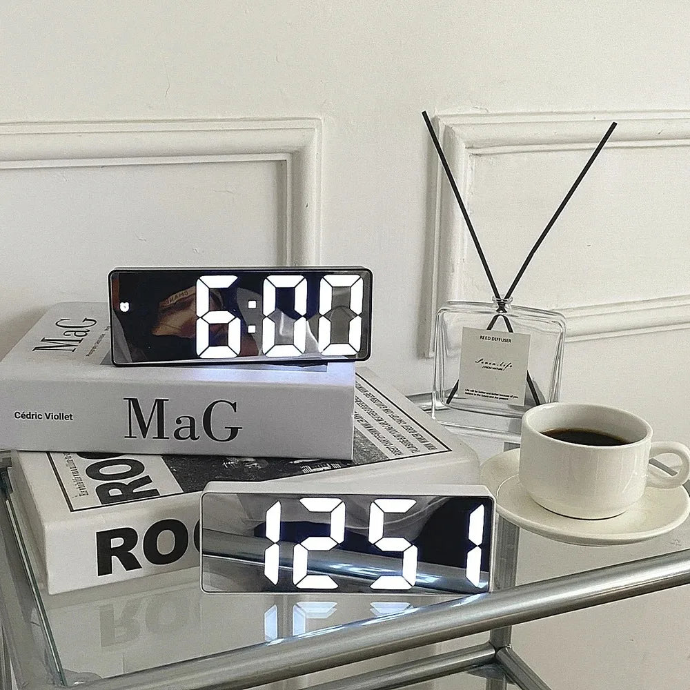 horloge numérique moderne alarme digitale noire blanche LED calendar