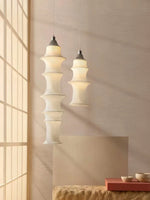 suspension lumineuse moderne blanc rayures horizontales opacité câble suspendu salon chambre d'hôtel