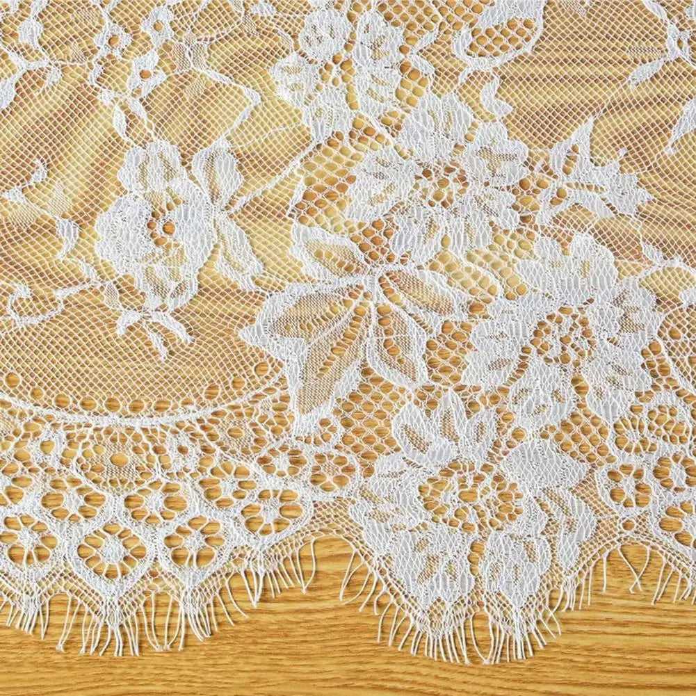 chimene table dentelle florale noire blanche transparente française deco mariage festive