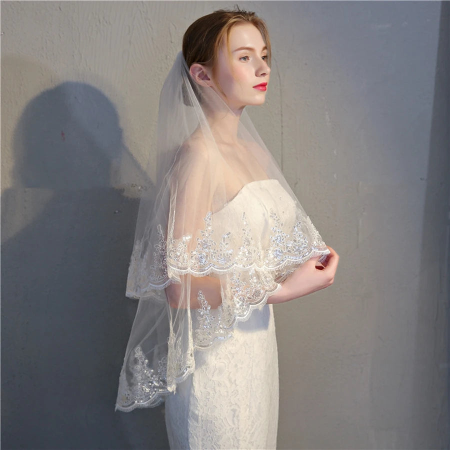 voile mariée deux couches dentelle motifs floraux robe blanche transparente romantique élégant sequins argentés