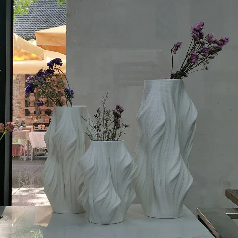 Vase contemporain porcelaine blanche noire bleue plissé moderne simple decoration table