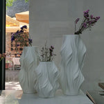 Vase contemporain porcelaine blanche noire bleue plissé moderne simple decoration table