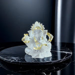 statue ganesha blanc détails dorés motif sculpté occasion mariage décoration intérieure traditionnelle hindoue