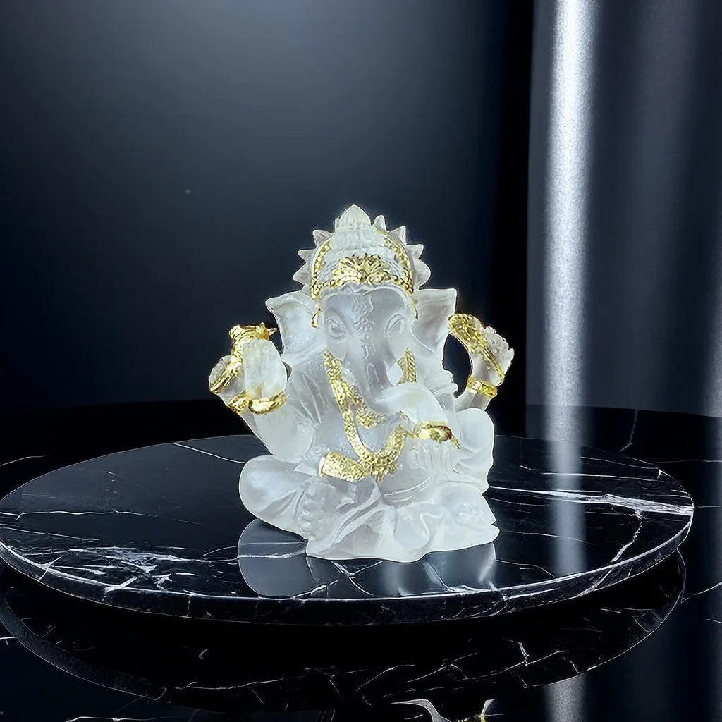 statue ganesha blanc détails dorés motif sculpté occasion mariage décoration intérieure traditionnelle hindoue