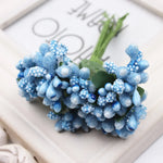 décoration intérieure bouquets artificiels fleurs boutons modernes variées feuilles vertes