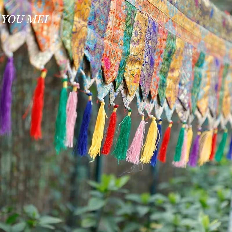 rideau multicolore brodé ethnique tissu fait main décor bouddhiste motifs floraux tassels