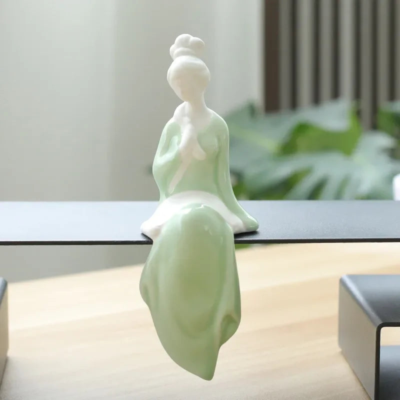 statuette chinoise traditionnelle femme robe longue décoration intérieure blanc classique délicat occasion noël valentin