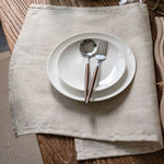 nappe table texture lin rustique champêtre minimaliste couleur beige doré serviette banquet