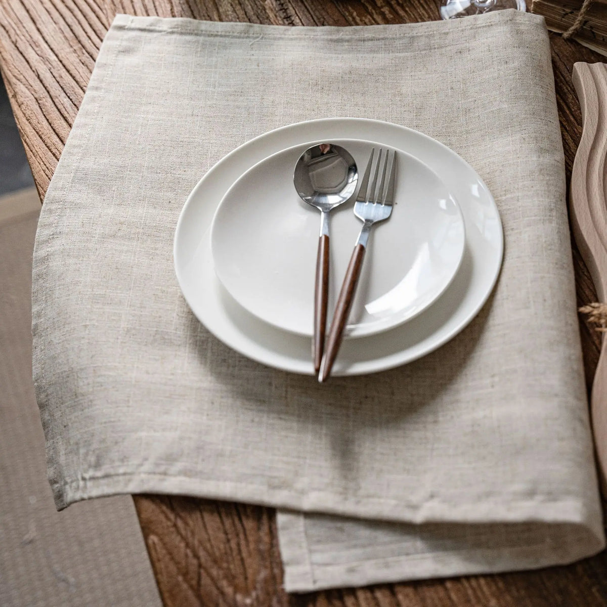 nappe table texture lin rustique champêtre minimaliste couleur beige doré serviette banquet