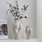 vases céramique modernes blancs fleurs séchées décoration table salon humains stylisés minimaliste