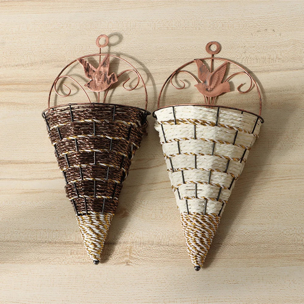 panier suspendu tressé marron artisanal métallique décoration murale rustic