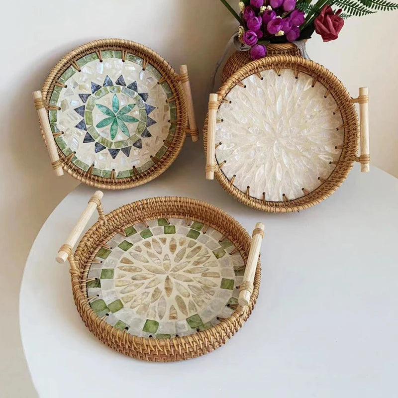 assiette ronde rotin bois poignées mosaïque carreaux colorés boho décoration maison naturelle
