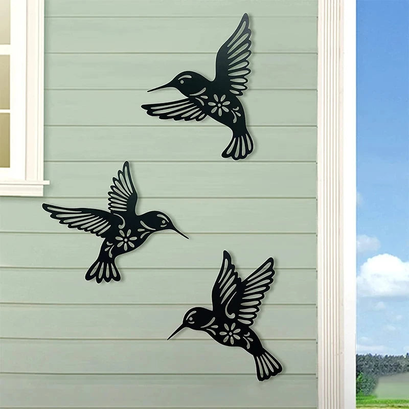 Détail du design évidé du colibri métal