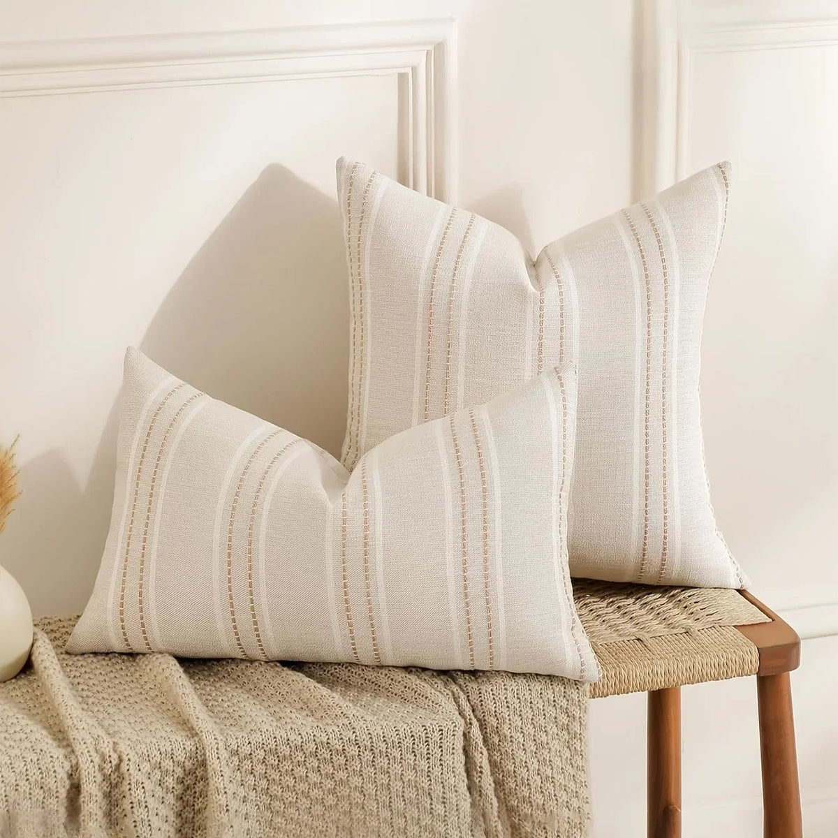 coussins décoratifs bohémiens rayures verticales crème noir tissu minimaliste fermeture éclair salon chambre