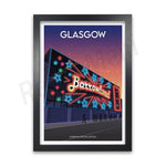 L'image montre l'extérieur du Barrowland Ballroom à Glasgow, avec un design de façade illuminé par des étoiles et des néons colorés contre un ciel crépusculaire.
