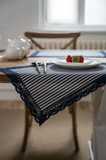 nappes table rayées dentelle rouge bleu marine blanc thème fêtes rustique traditionnel festive