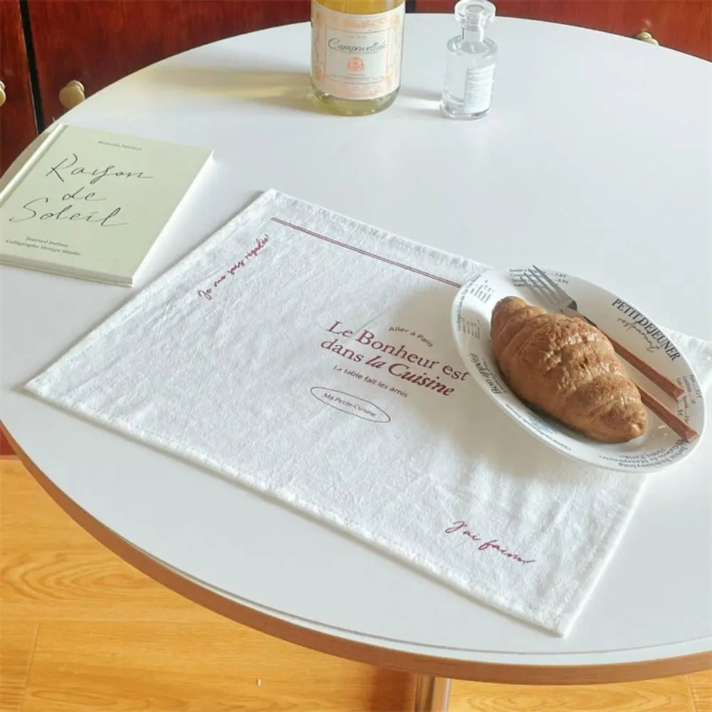 serviettes table blanches imprimées moderne cuillère fourchette assiette croissant respectueux environnement diatomées boue minimaliste