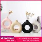 vases modernes roseclair beige noir bougies fleurssséchées décorationintérieure texturegrained minimaliste setdeco
