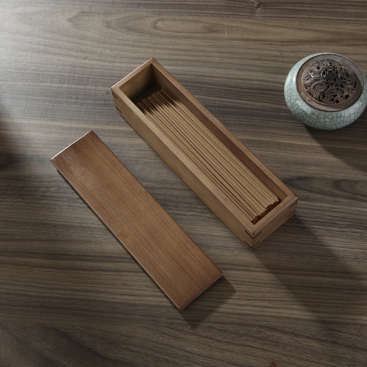 boîte encens bois naturel couvercle intégré traditionnelle méditation aromathérapie rangement sécurisé minimaliste naturel